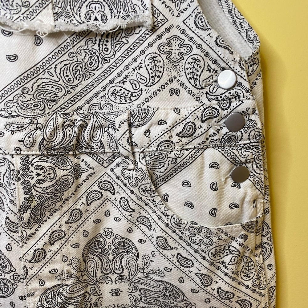 POL White and Gray Patterned Overalls - Picture 8 of 12